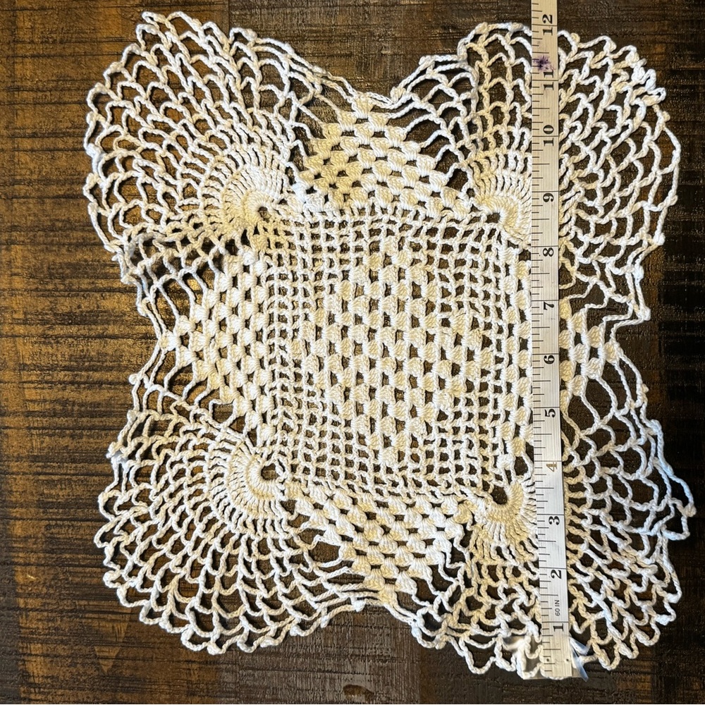 Lot of 5 vintage Crocheted Doilies White Various Shapes and Sizes - Picture 5 of 7